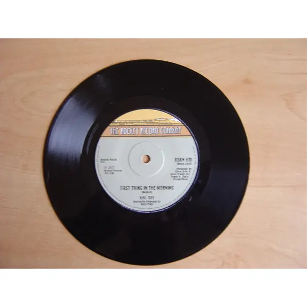Kiki Dee - First Thing In The Morning 7 Inch Vinyl Single (7 Inch Record) - NM/Generic - Classical33.co.uk